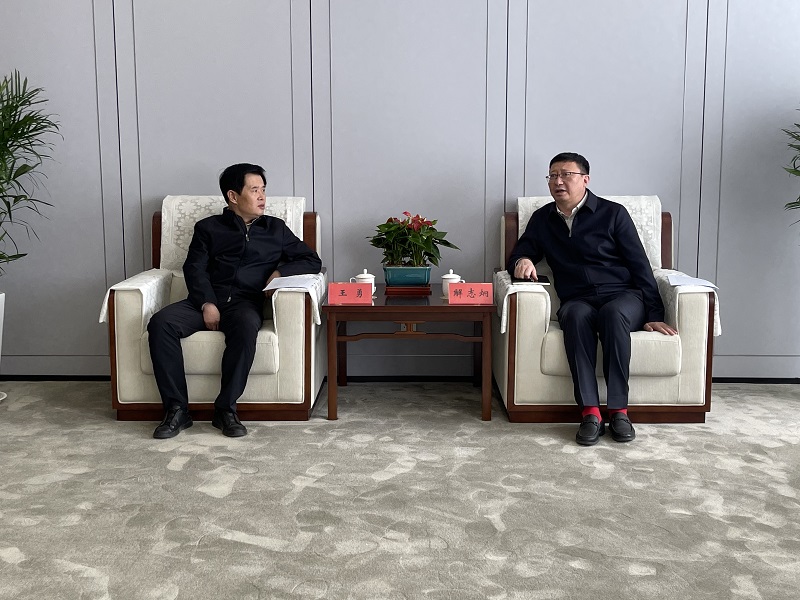 3月19日 公司党委副书记、总裁解志炯拜会宝鸡市政府主要向导.jpg